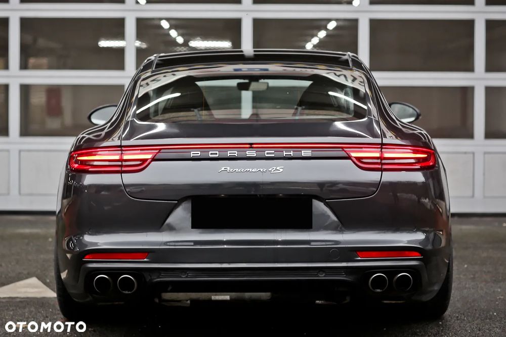 Porsche Panamera 4S - 14