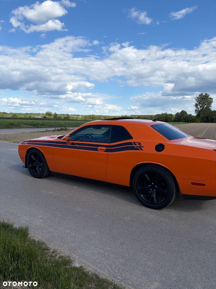 Dodge Challenger - 8
