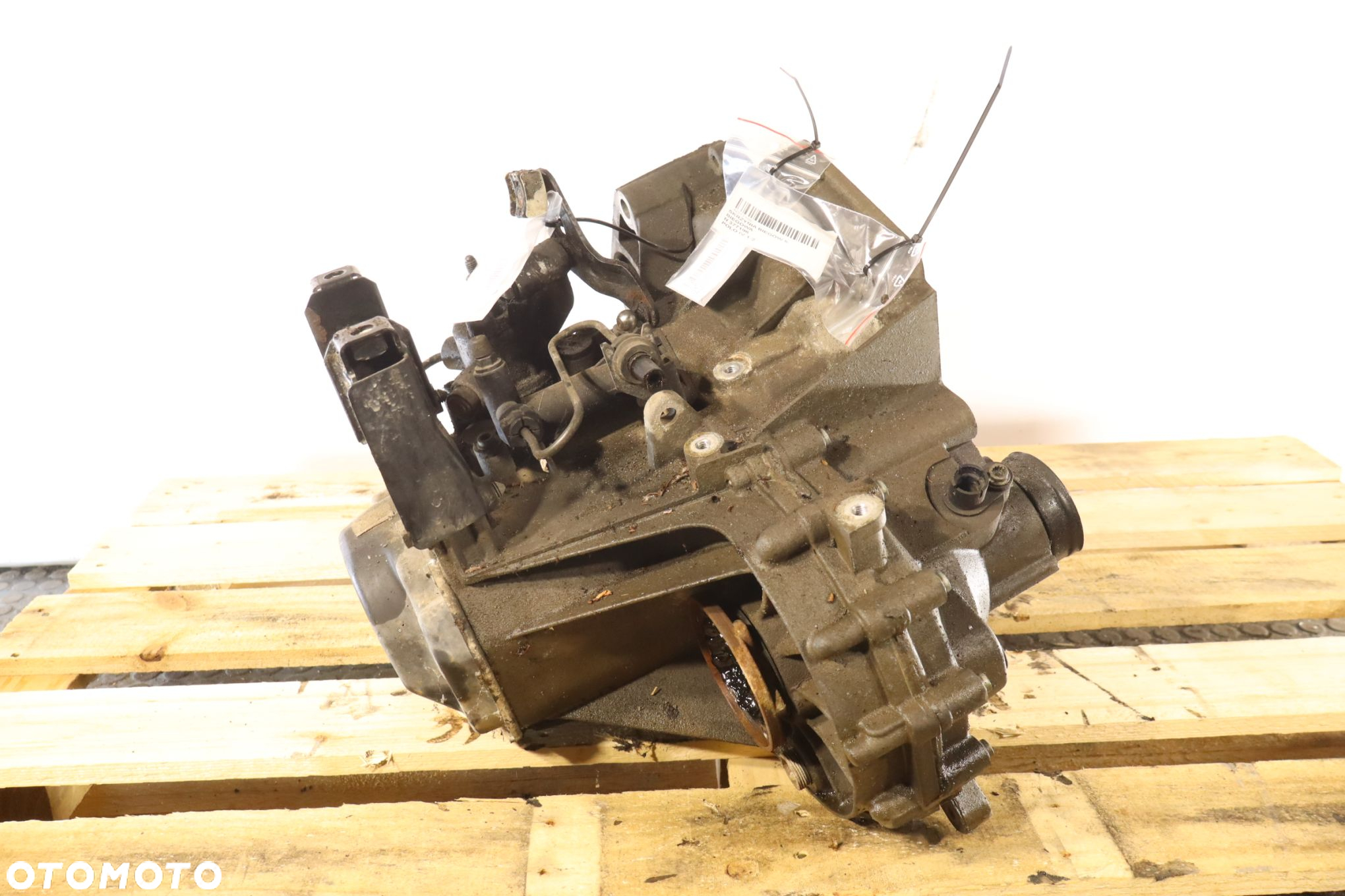 SKRZYNIA BIEGÓW 5 BIEGOWA VOLKSWAGEN POLO IV 1.2 - 4