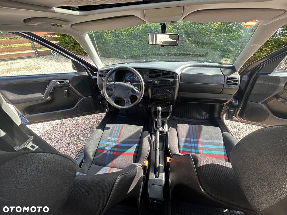 Volkswagen Golf 1.8 GT Special - 14