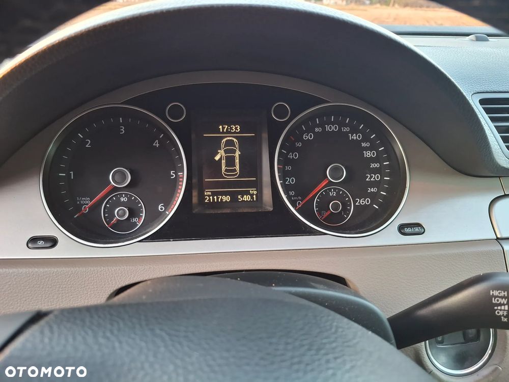 Volkswagen Passat 2.0 TDI Comfortline - 8