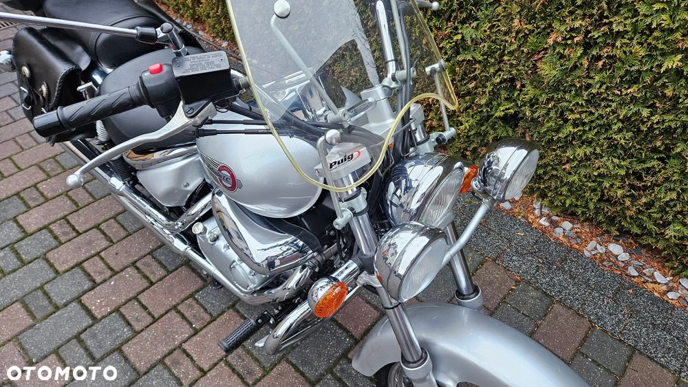 Suzuki Intruder - 16