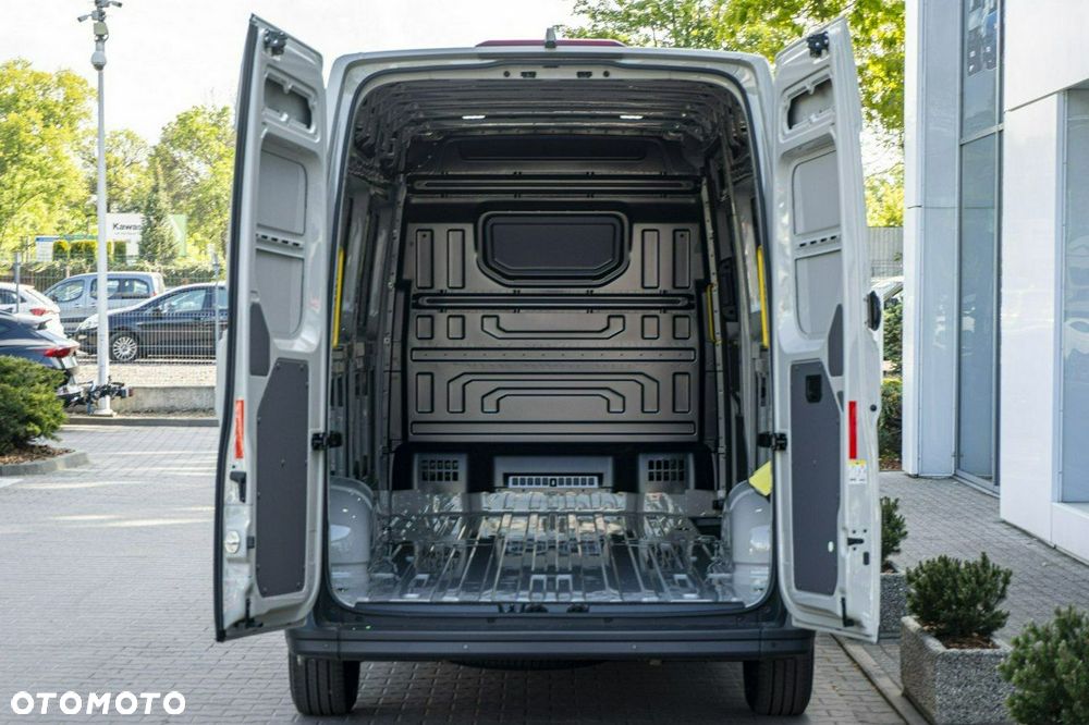 Volkswagen Crafter - 11