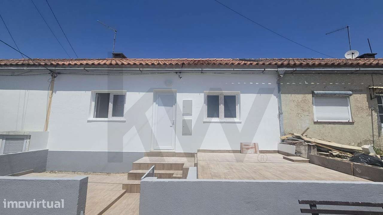 Moradia Térrea Totalmente Remodelada – Pronta a Habitar - Grande imagem: 2/6