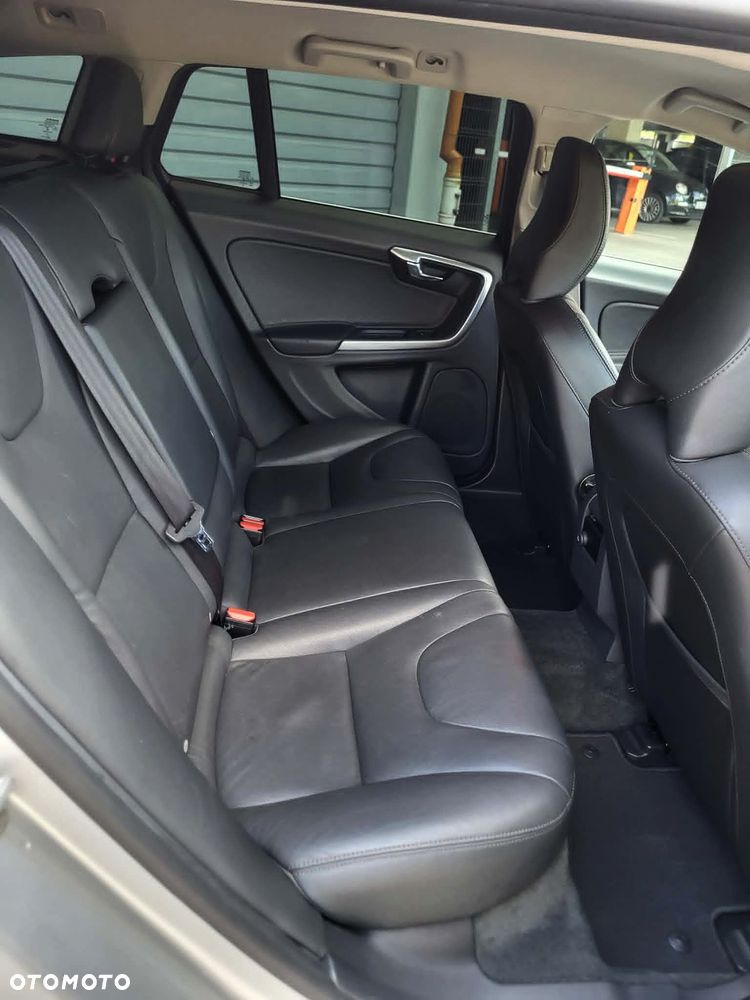 Volvo V60 D4 Momentum - 10