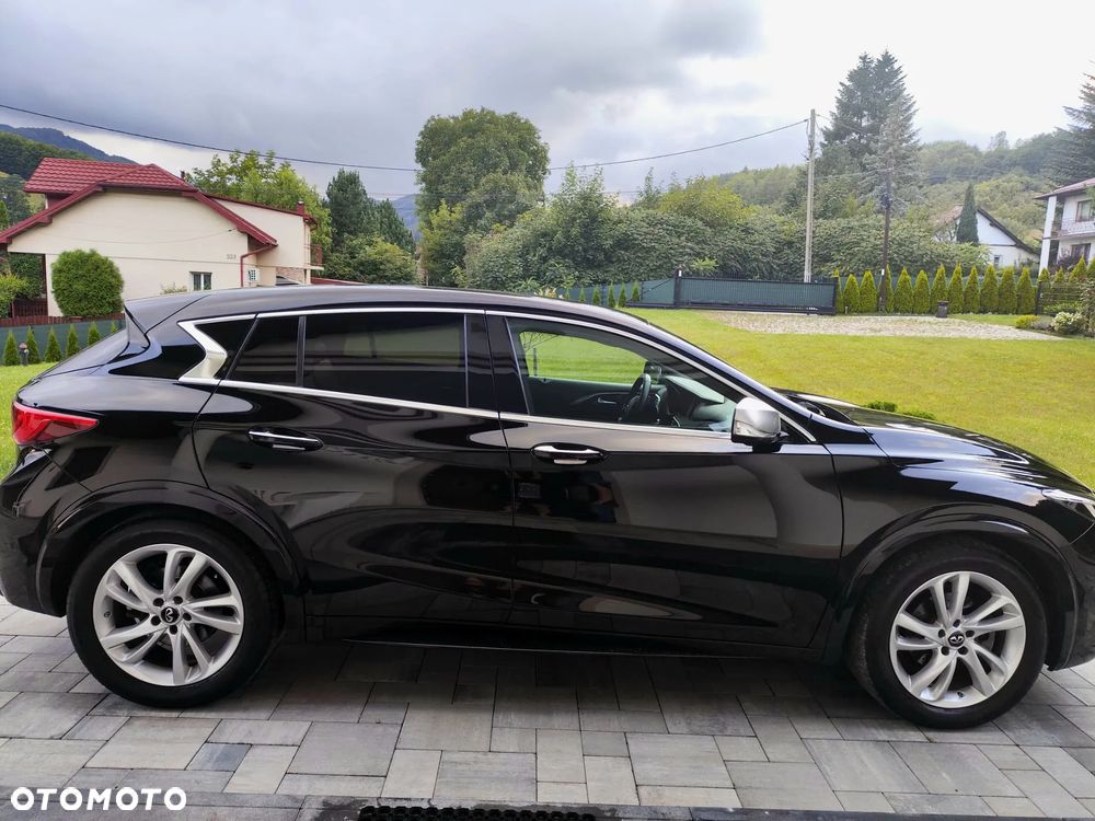 Infiniti Q30 1.5d Premium City Black - 2