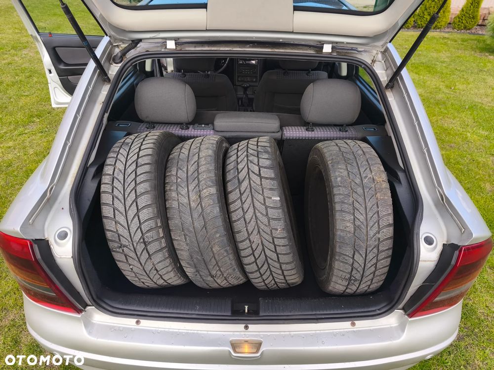 Opel Astra 1.6 NJoy - 23