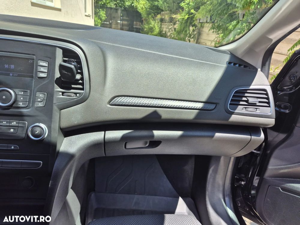 Renault Megane TCE 140 Equilibre - 23