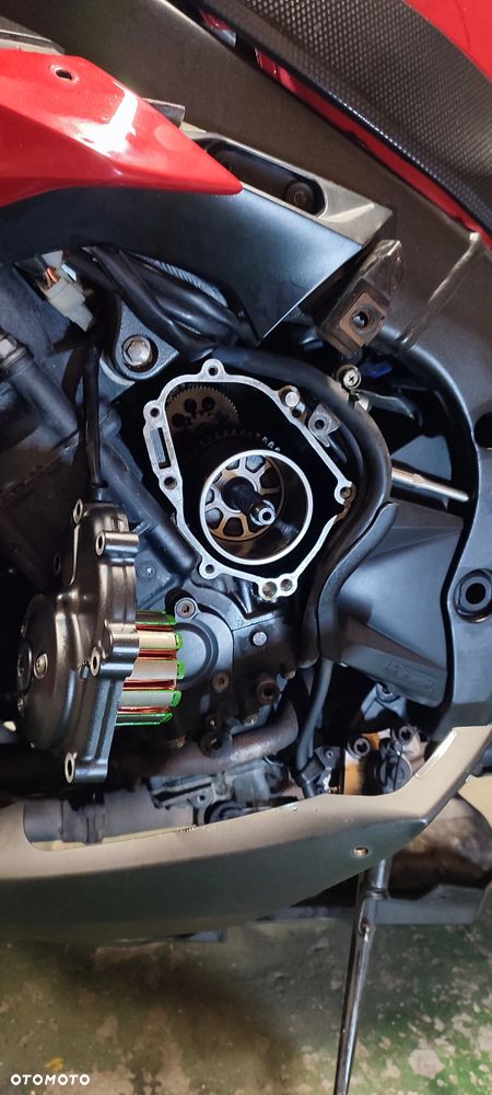Yamaha R1 - 30