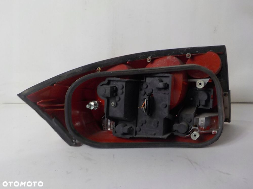 AUDI TT I 8N LAMPA PRAWA TYŁ TYLNA UK - 3