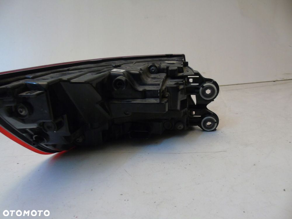 Audi A4 B9 sedan lampa tylna 8W5945092AC - 4