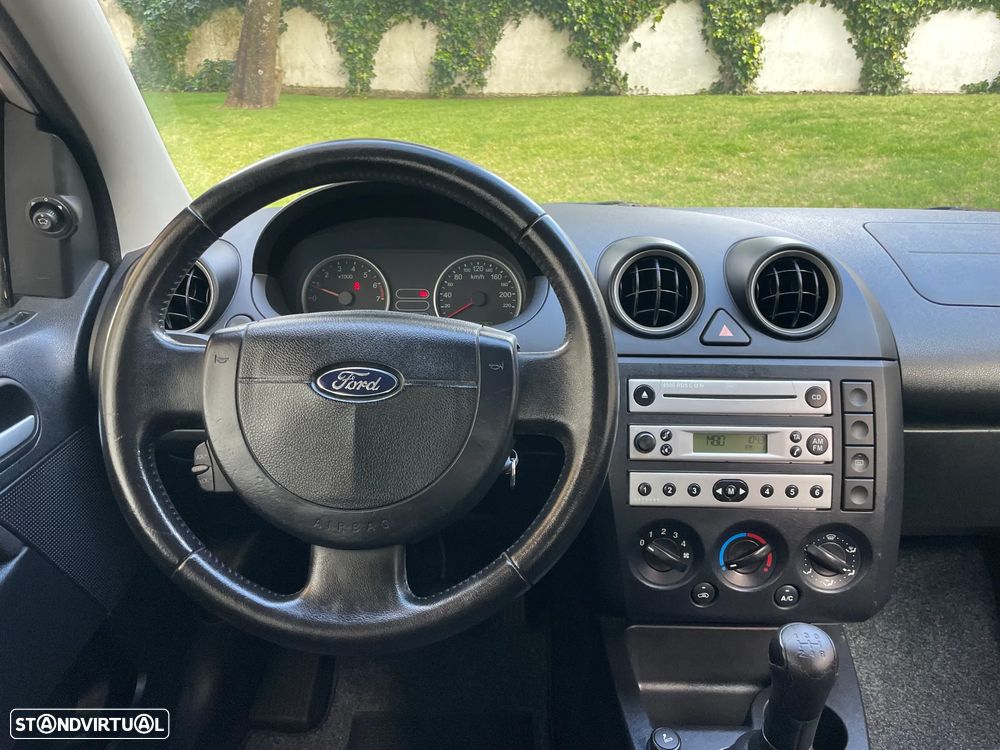 Ford Fiesta 1.25 Ghia - 17