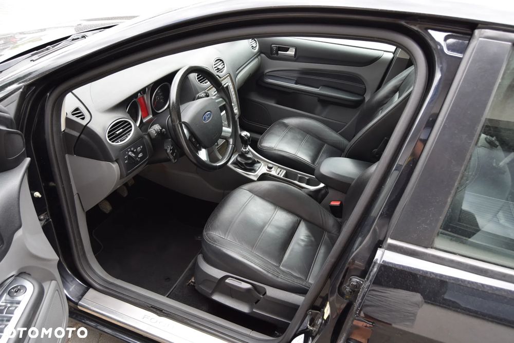 Ford Focus 2.0 TDCi DPF Ghia - 7