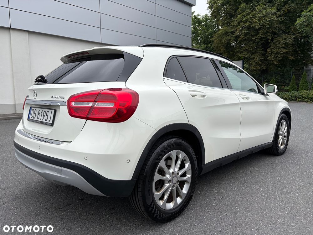 Mercedes-Benz GLA 250 4-Matic - 11