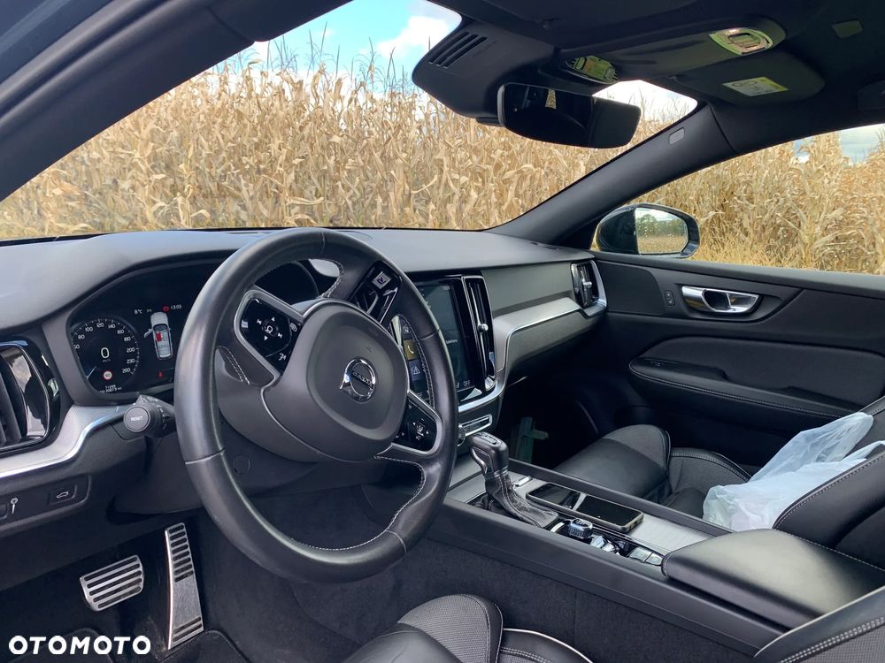 Volvo V60 D3 R-Design - 14