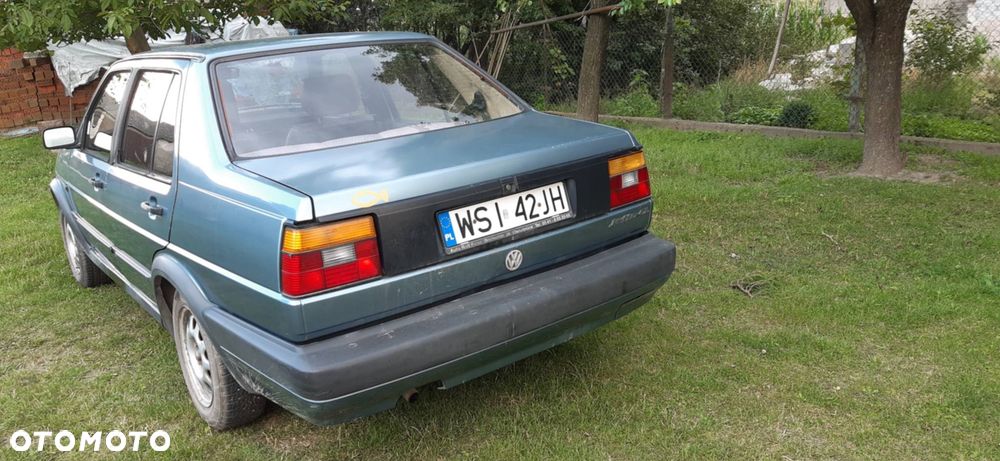 Volkswagen Jetta - 4