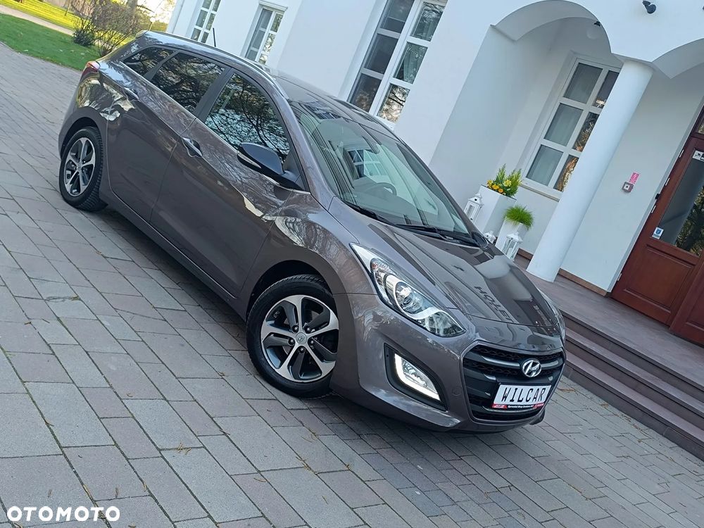 Hyundai i30 blue Kombi 1.6 CRDi Passion - 11