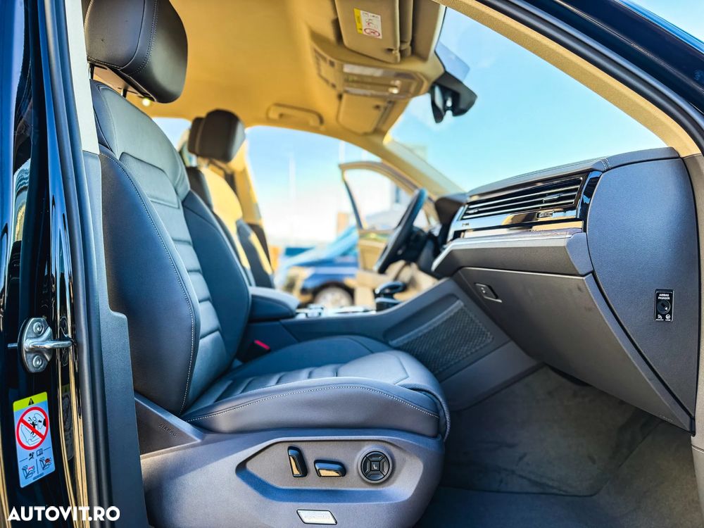 Volkswagen Touareg V6 TDI 4MOTION Elegance - 12