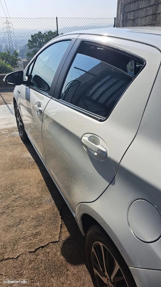 Toyota Yaris 1.5 HSD Exclusive+P.Luxury - 14