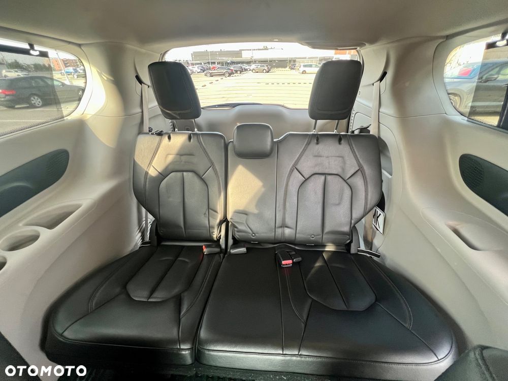 Chrysler Pacifica - 35