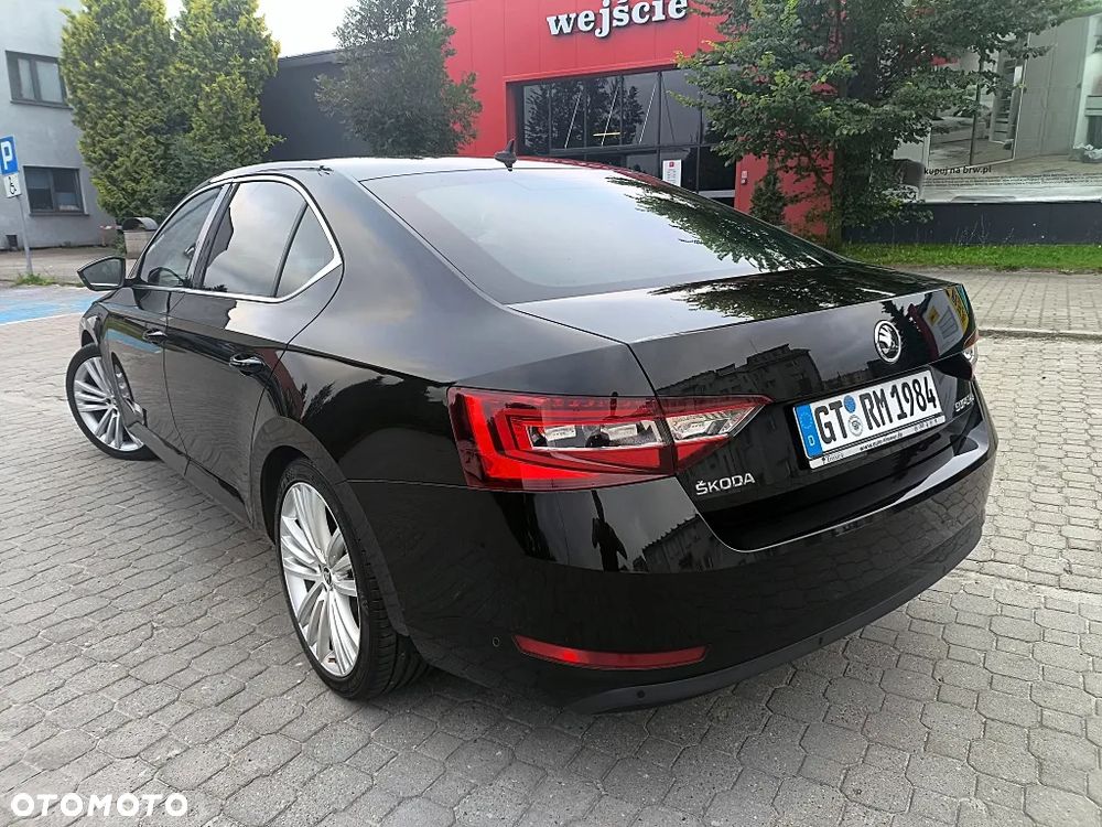 Skoda Superb 2.0 TDI DSG Premium Edition - 13