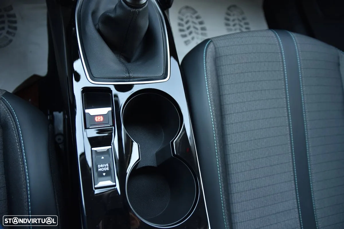 Peugeot 2008 1.2 PureTech Allure Pack - 17