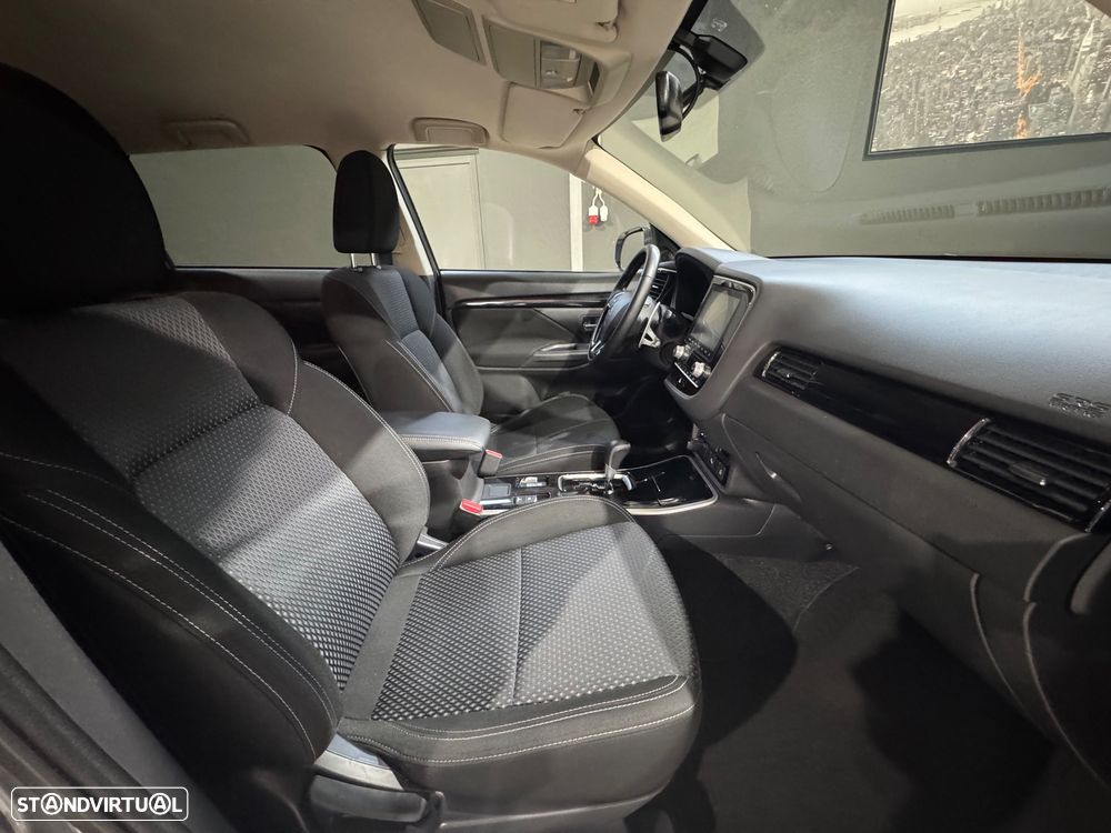 Mitsubishi Outlander 2.0 Kaiteki CVT - 37