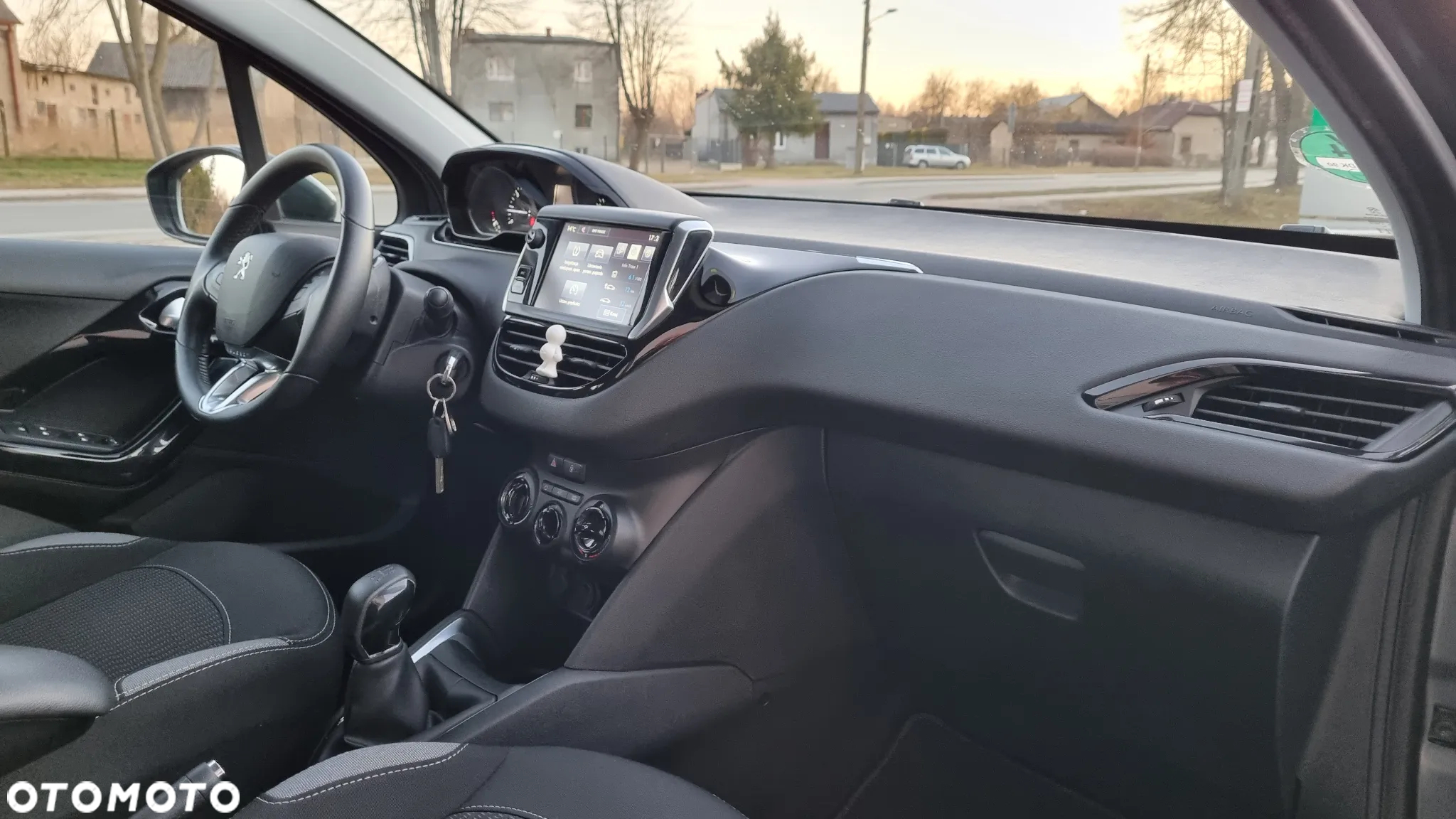 Peugeot 208 - 15