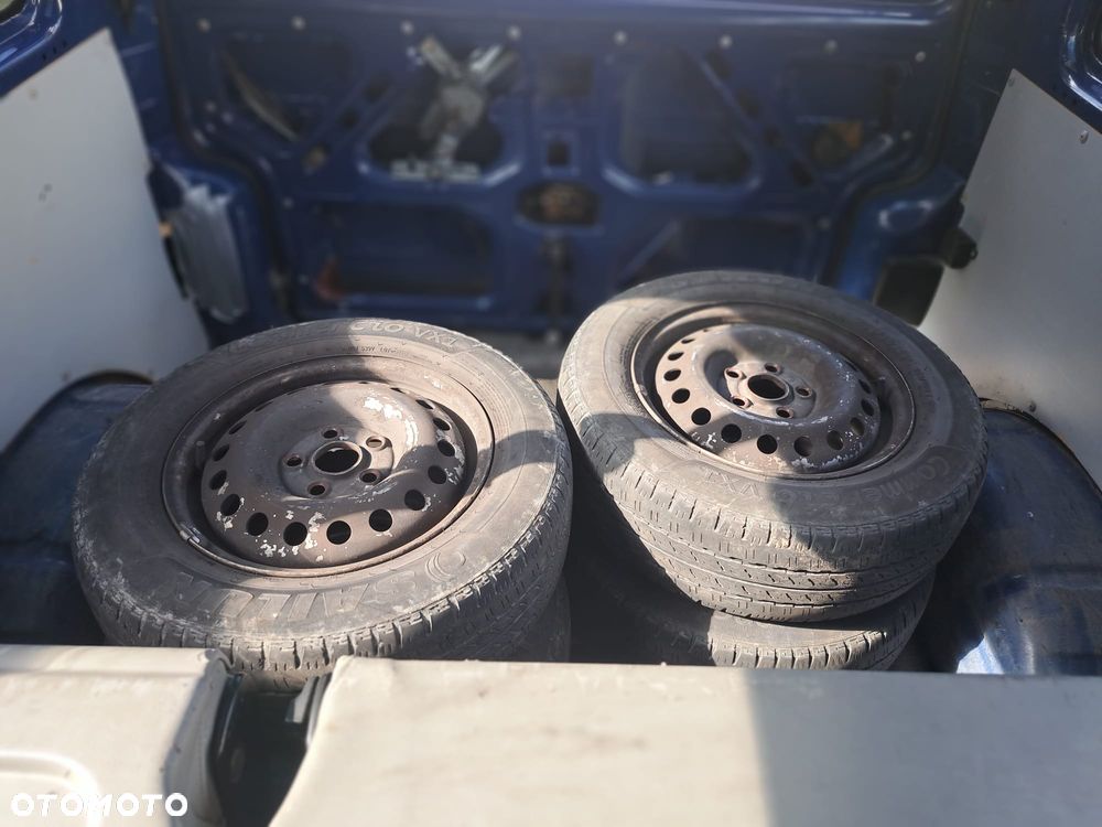 Volkswagen Caravelle - 18