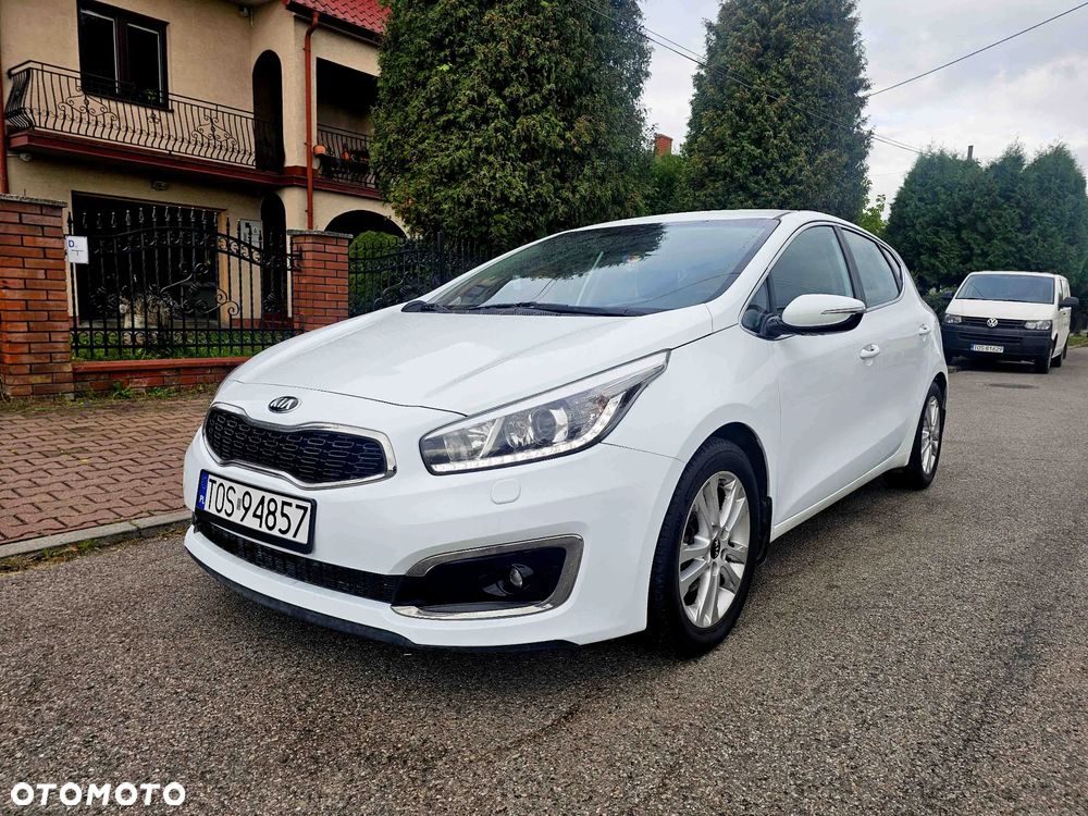 Kia Ceed 1.6 CRDi 136 ISG Spirit - 2