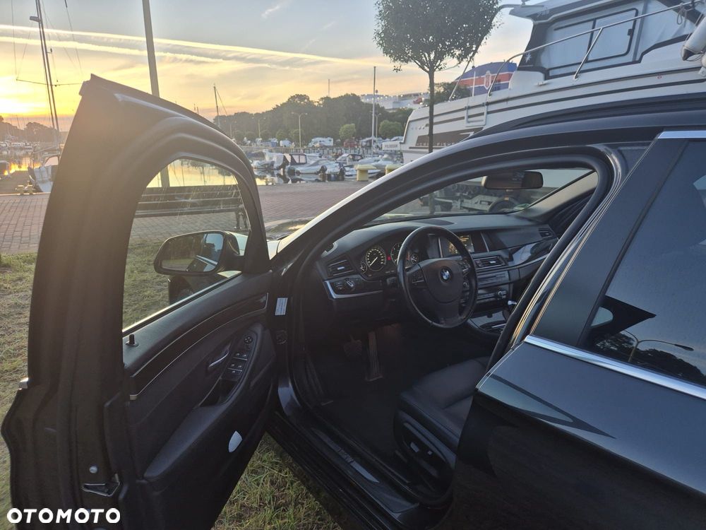 BMW Seria 5 520d xDrive - 12