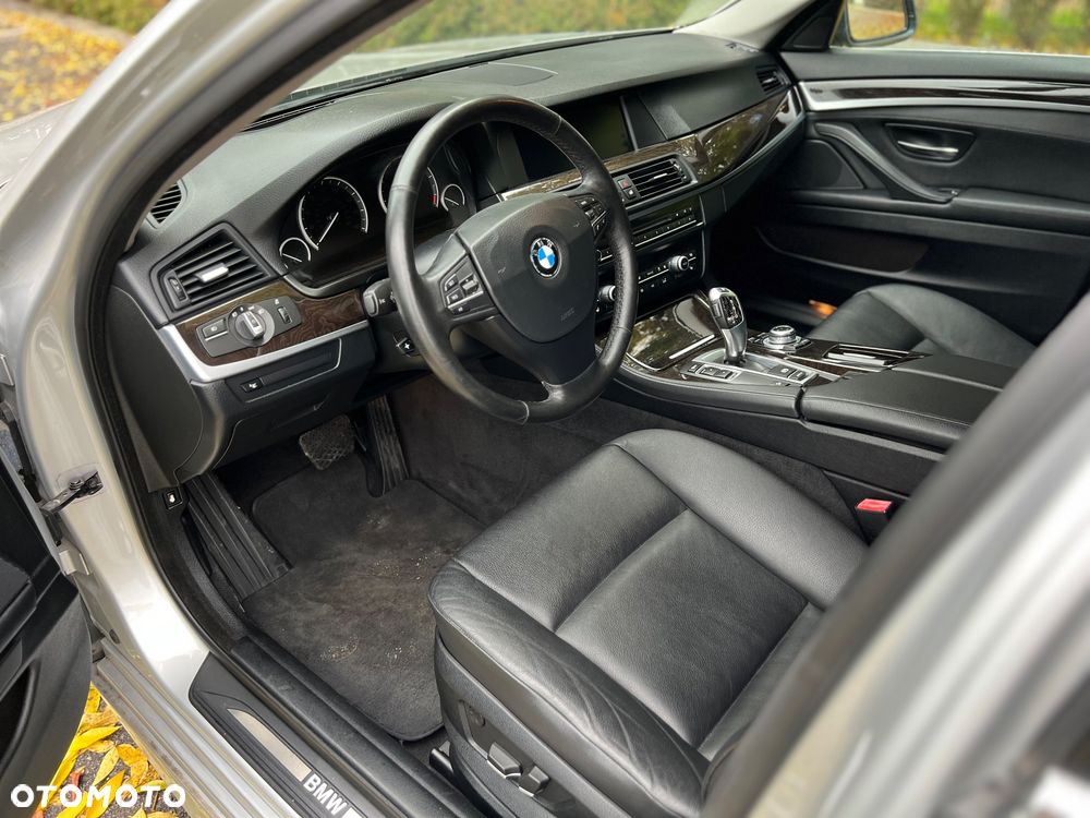 BMW Seria 5 535i xDrive - 17