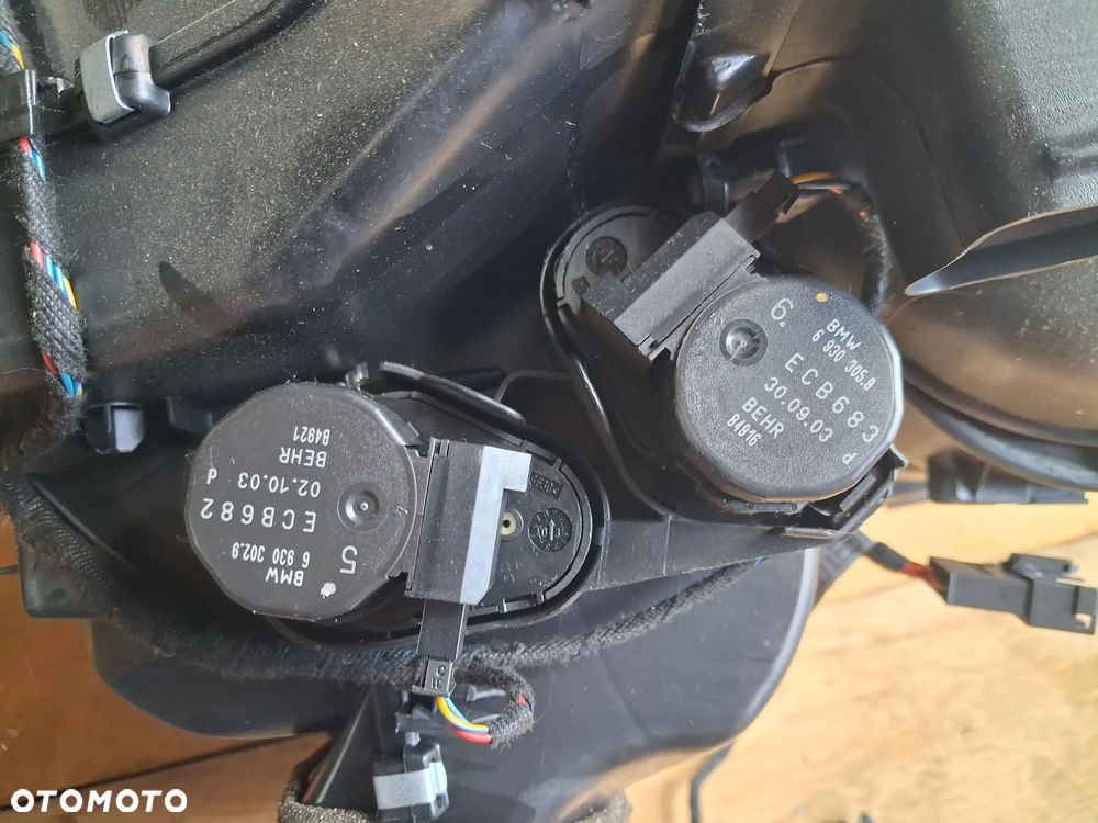 BMW E60 E61 Obudowa nagrzewnicy Nagrzewnica KOMPLETNA wentylator nawiewu nastawnik silniczek nawiewu regulacji BEHR 6924898 - 9