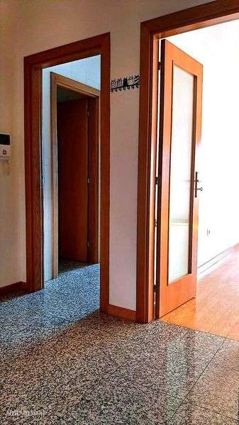 ARRENDAMENTO T2 Metro Carreira Varanda Garagem Arrumos Elevador - Grande imagem: 5/12