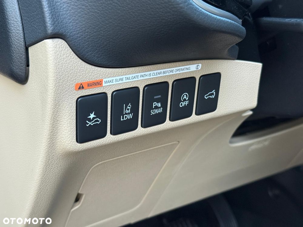 Mitsubishi Outlander 2.0 Intense Comfort 4WD CVT - 29