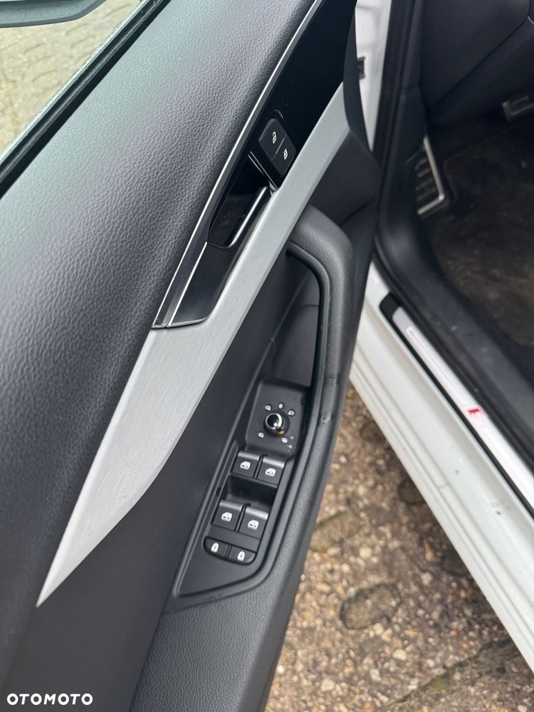 Audi A4 Avant 40 TDI quattro S tronic S line - 27