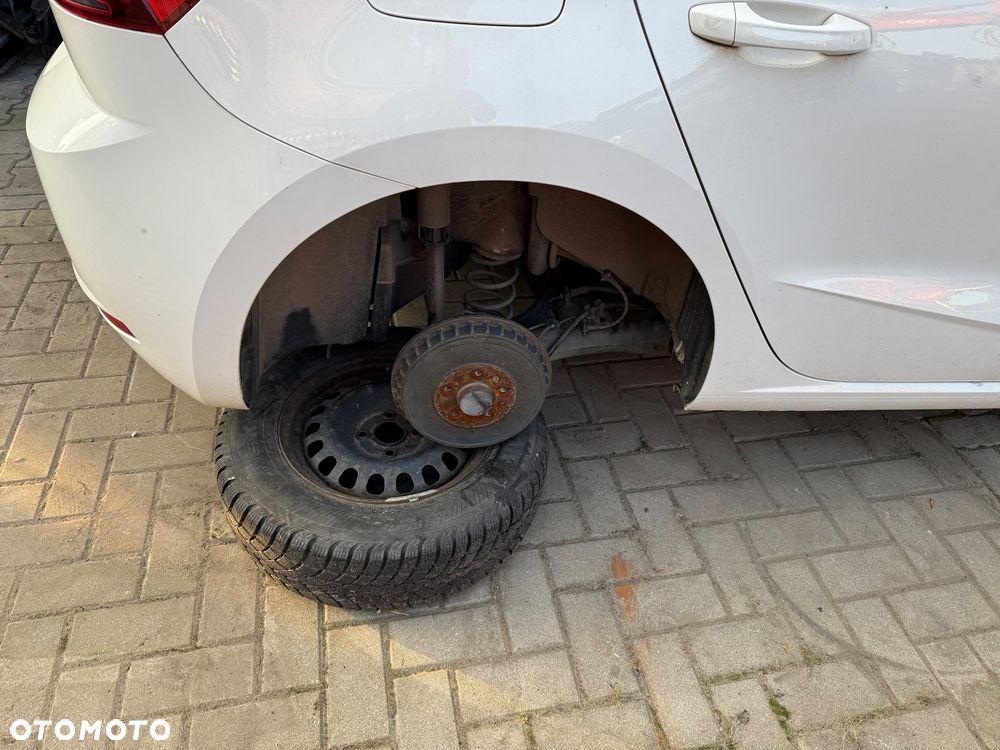 Tylna Oś Seat Ibiza V 6F0 kompletna