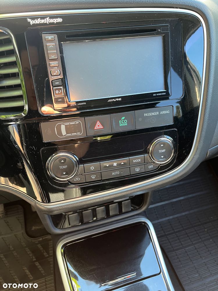 Mitsubishi Outlander 2.2 DI-D Instyle SDA 4WD - 19
