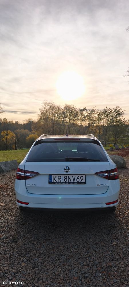 Skoda Superb 2.0 TDI Style DSG - 10
