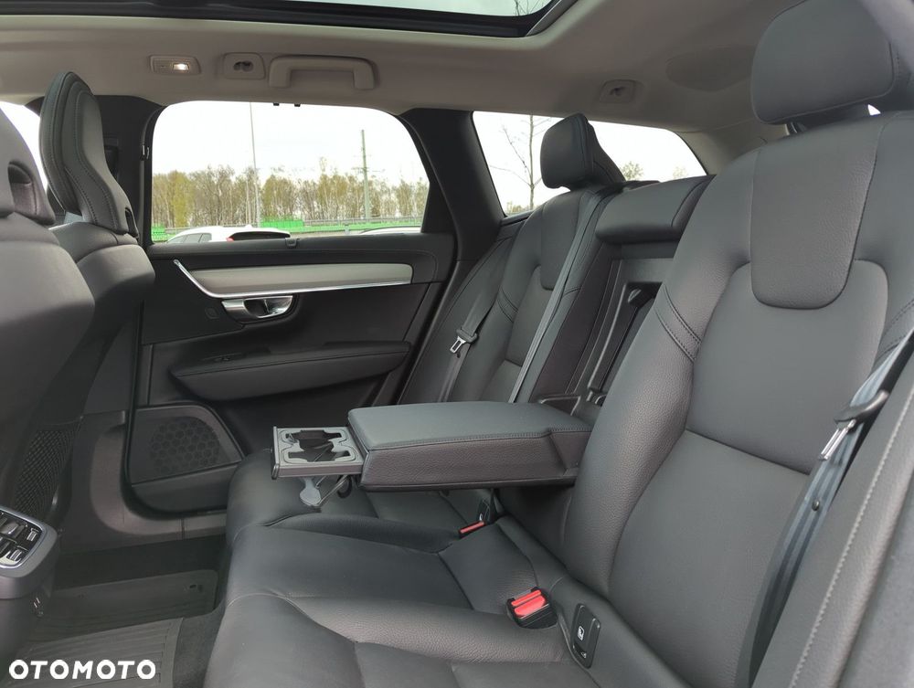 Volvo V90 Cross Country - 16