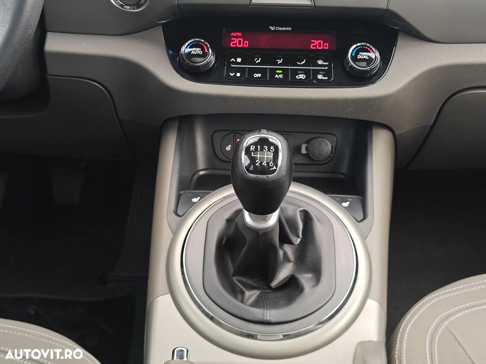 Kia Sportage 2.0 DSL MT 4x4 PREMIUM - 21