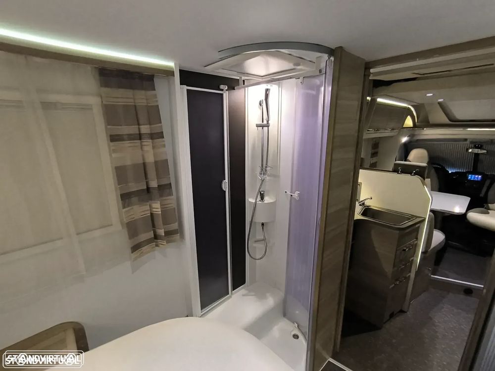 Adria Matrix M670SC 50 Anos 5lugares Cama central e basculante - 30
