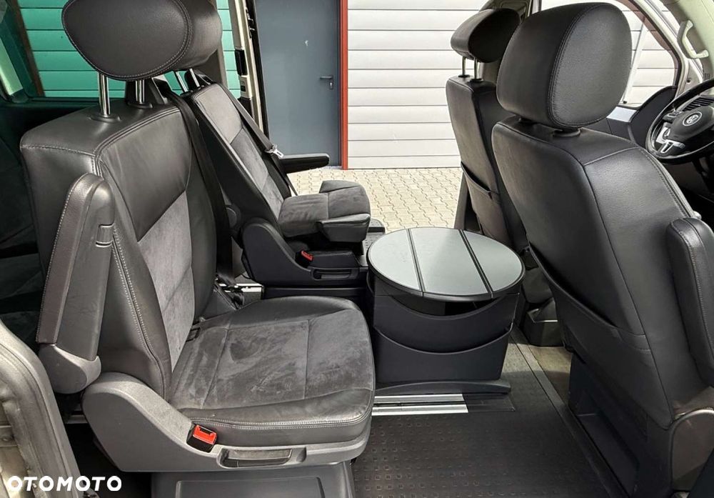 Volkswagen Multivan - 24