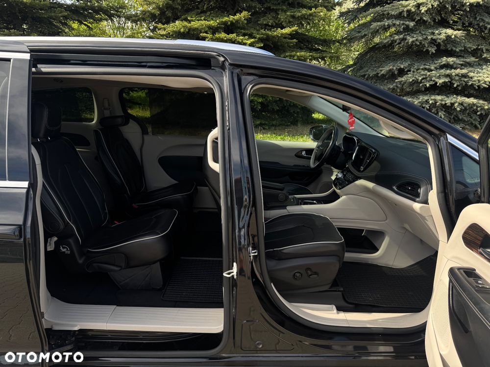 Chrysler Pacifica - 34