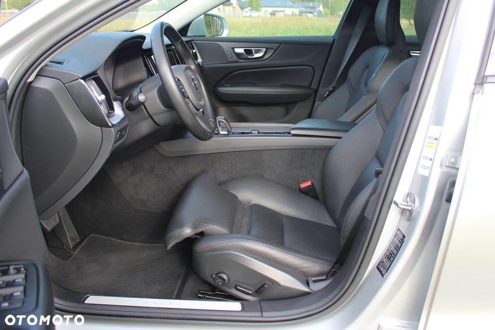 Volvo V60 Cross Country B4 D AWD Geartronic Pro - 24