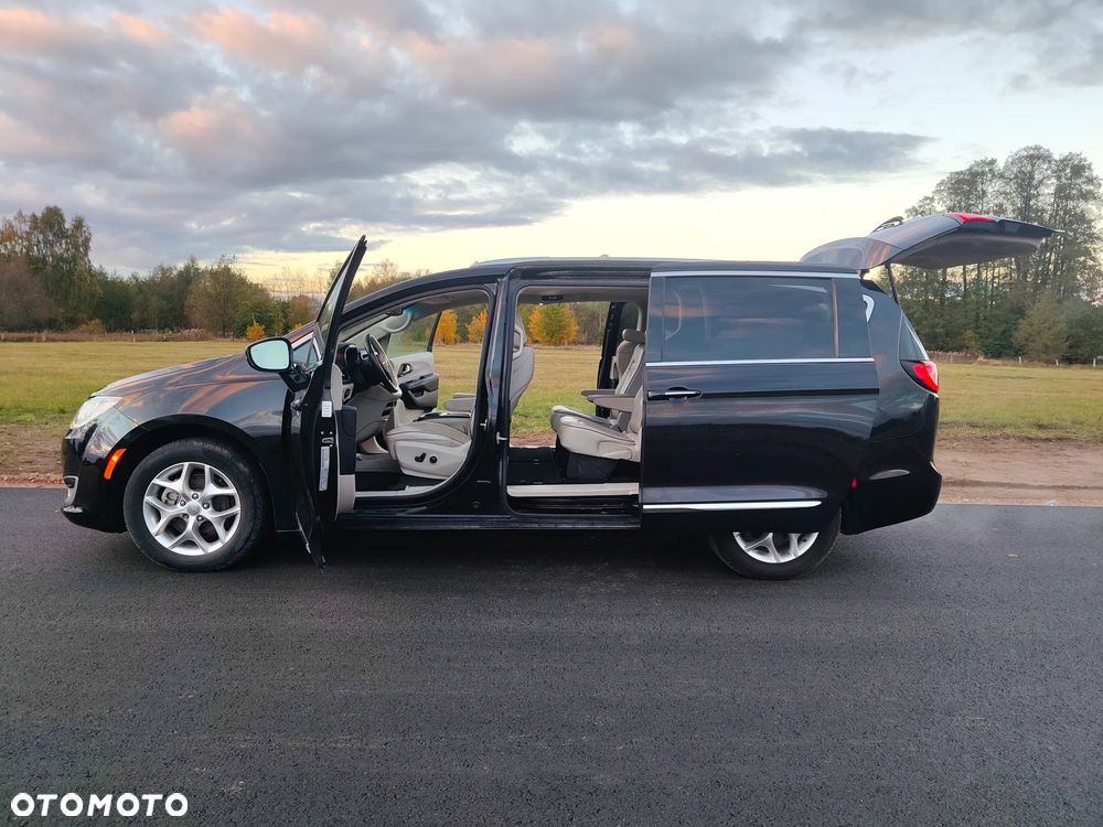 Chrysler Pacifica - 27