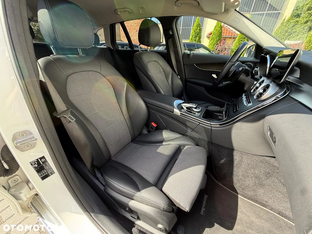 Mercedes-Benz Klasa C 300 de 9G-TRONIC - 31