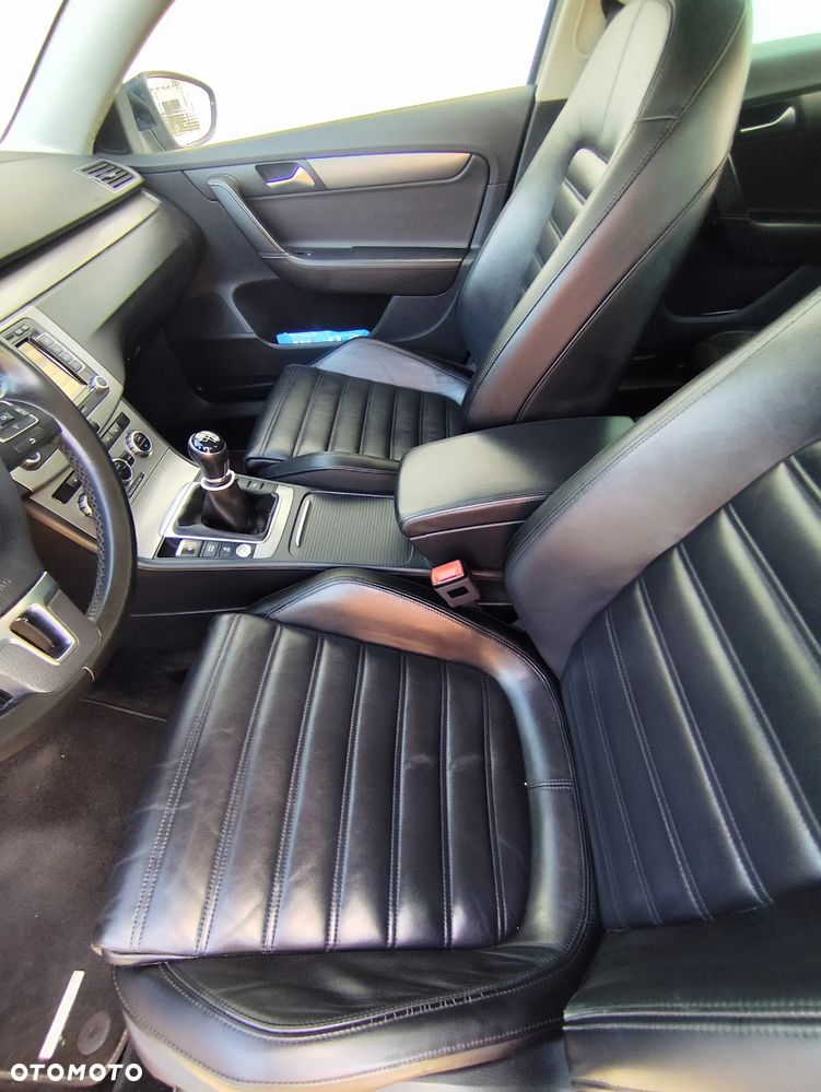 Volkswagen Passat 2.0 TDI Highline - 17