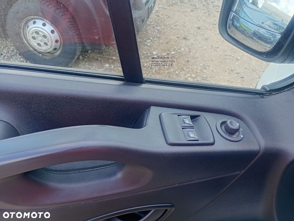 Renault TRAFIC - 32