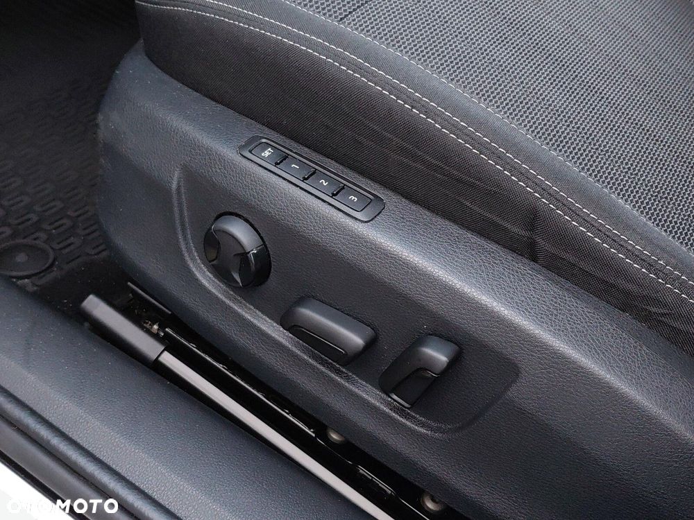 Skoda Superb 2.0 TDI SCR Style DSG - 22